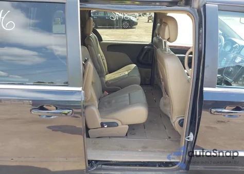 2016 Chrysler Town & Country Touring z USA, uszkodzony, nr VIN 2C4RC1BG1GR296144